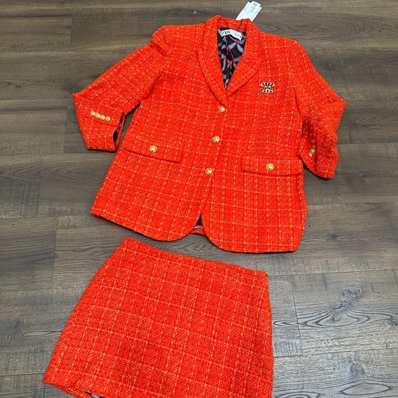 Zara Vibrant Red Tweed Blazer and Skirt Ensemble - Picture 2 of 3